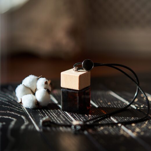 Blanc Car Diffuser – Immerse your vehicle in the soft and fresh scent of white cotton and cleanliness. This elegant diffuser not only refreshes your space with a crisp aroma but also effectively neutralizes unwanted odors, creating a serene and inviting atmosphere for your drives.