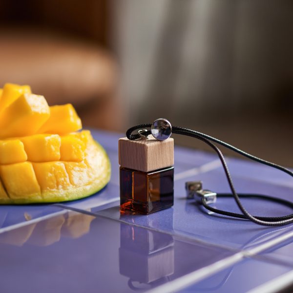 Difusor Automotivo Manga Verde – Transporte seus sentidos para um paraíso tropical com a fragrância suculenta de manga fresca e abacaxi crocante. Este delicioso difusor transforma seu veículo em um oásis frutado, eliminando odores e preenchendo o ambiente com um aroma refrescante e revigorante a cada viagem.