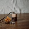 Difusor Automotivo de Caramelo Salgado – Desfrute do aroma irresistível de caramelo salgado doce combinado com baunilha cremosa. Este delicioso difusor cria uma atmosfera aconchegante e convidativa em seu veículo, neutralizando eficazmente odores indesejáveis ​​e tornando cada viagem um deleite para os sentidos.