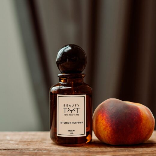 Bellini home fragrance – a velvety aroma of juicy peach and tangy rum, enriched with notes of cardamom, vanilla, and sandalwood, creating a cozy and luxurious ambiance in your space.
