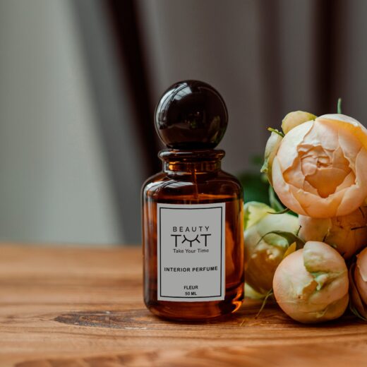 Fleur home fragrance – a refreshing blend of juicy bergamot and lychee, creating a cool and invigorating atmosphere in any space.