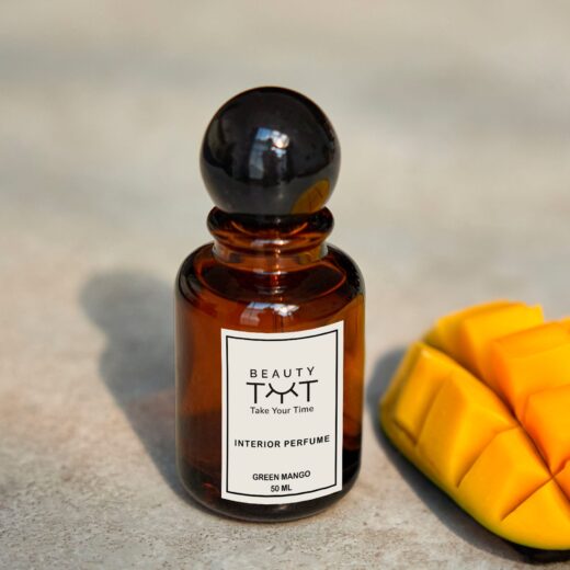 Green Mango home fragrance – a juicy, fruity blend of fresh mango and crisp pineapple, creating a vibrant and tropical atmosphere in any room.