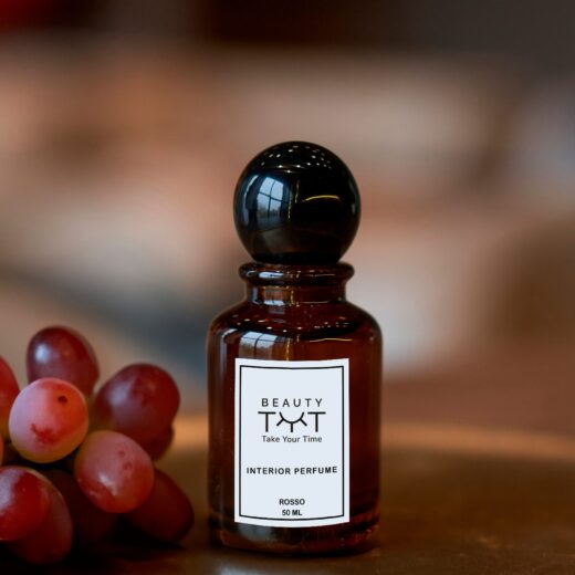 Rosso home fragrance – a lush blend of ripe red grapes and juicy berries, creating a rich and fruity atmosphere in any room.