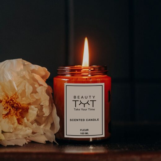 Fleur Candle – Immerse your space in the cool, fresh fragrance of juicy bergamot and lychee. This aromatic candle brings a light and floral scent that energizes your surroundings, creating a refreshing and inviting atmosphere perfect for any occasion.