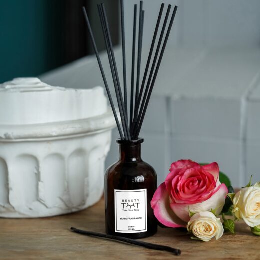 Dubai home diffuser – a luxurious fragrance with notes of Damask rose and oud wood, creating an exotic, elegant ambiance for homes in Portugal.