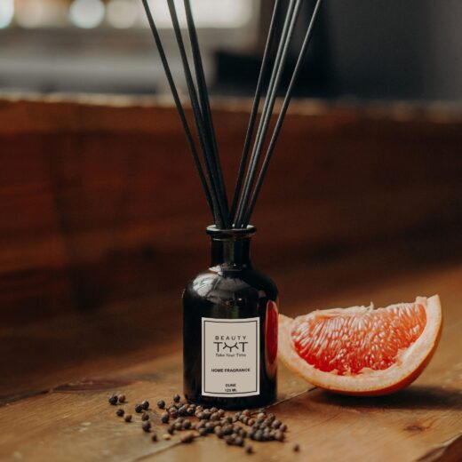 Dune Reed Diffuser – A bold, spicy fragrance of scorching sun and hot pepper, perfect for creating a warm and adventurous atmosphere in your home.
