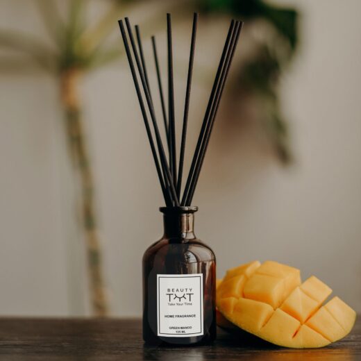 Green Mango Reed Diffuser – A vibrant fragrance of fresh mango and crisp pineapple, bringing a tropical feel to your living space.