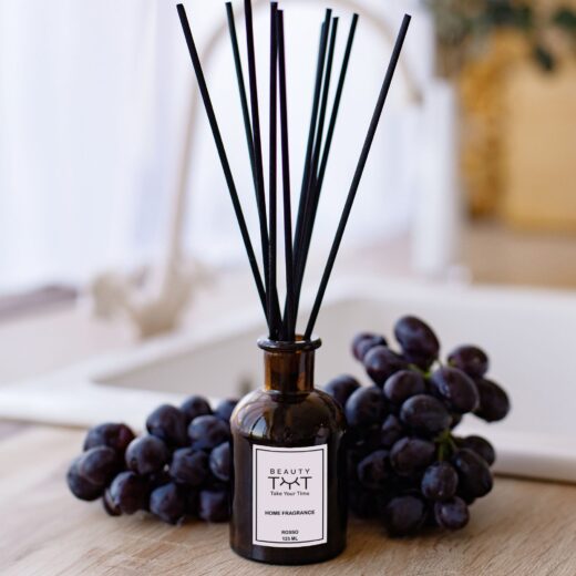 Rosso Reed Diffuser – A luscious fragrance of ripe red grapes and juicy berries, creating a fruity and inviting atmosphere in your home.