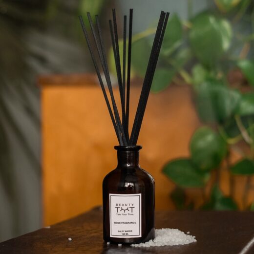 Salty Water Reed Diffuser – A refreshing fragrance of salty sea water and ancient minerals, bringing a breezy, coastal vibe to your home.