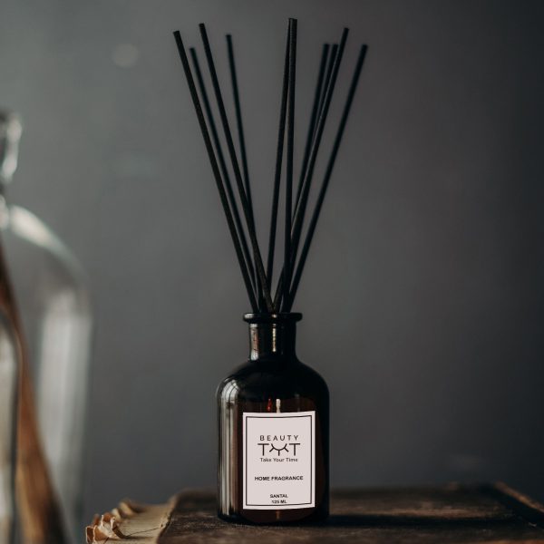 Santal Reed Diffuser – A captivating blend of leather, cardamom, and oriental sandalwood, creating a warm and inviting atmosphere in your space.
