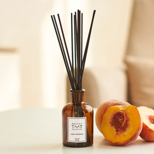 Bellini Reed Diffuser – A luxurious fragrance of juicy peach, red orange, and rum, perfect for adding a touch of elegance and warmth to any space.