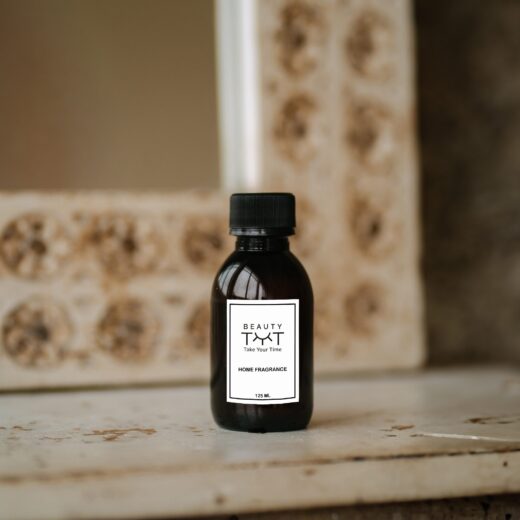 Refillable aromatic liquid bottle – conveniently designed for easy refilling of your diffuser with your favorite fragrance. Enjoy long-lasting scent and sustainability in one elegant package.