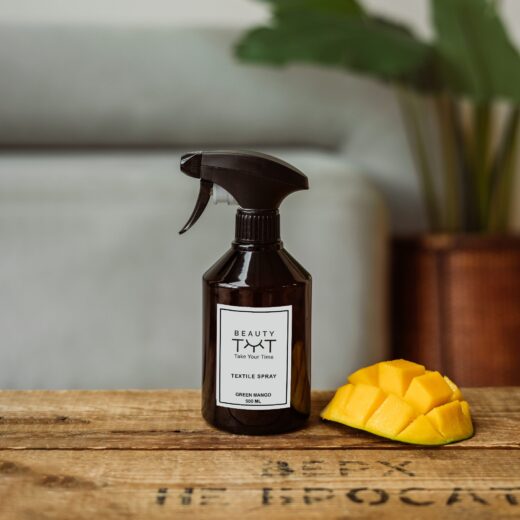 extile Perfume in Green Mango Scent – A refreshing fragrance of juicy mango and crisp pineapple, perfect for revitalizing all fabric items with a tropical touch.