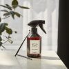 Textile Perfume in Tobacco Vanilla Scent – A luxurious blend of warm tobacco leaves and sweet vanilla, ideal for adding a cozy and elegant aroma to your fabrics.