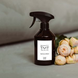 Spray têxtil Fleur com bergamota, lichia, jasmim e almíscar – fragrância floral elegante para interiores de casa